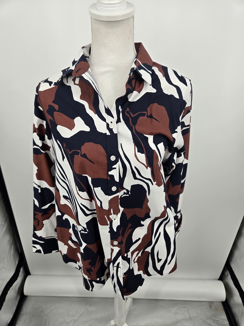 Chico's Brown Black and White Abstract Leaf Print Shirt Size 2 (M) 6769